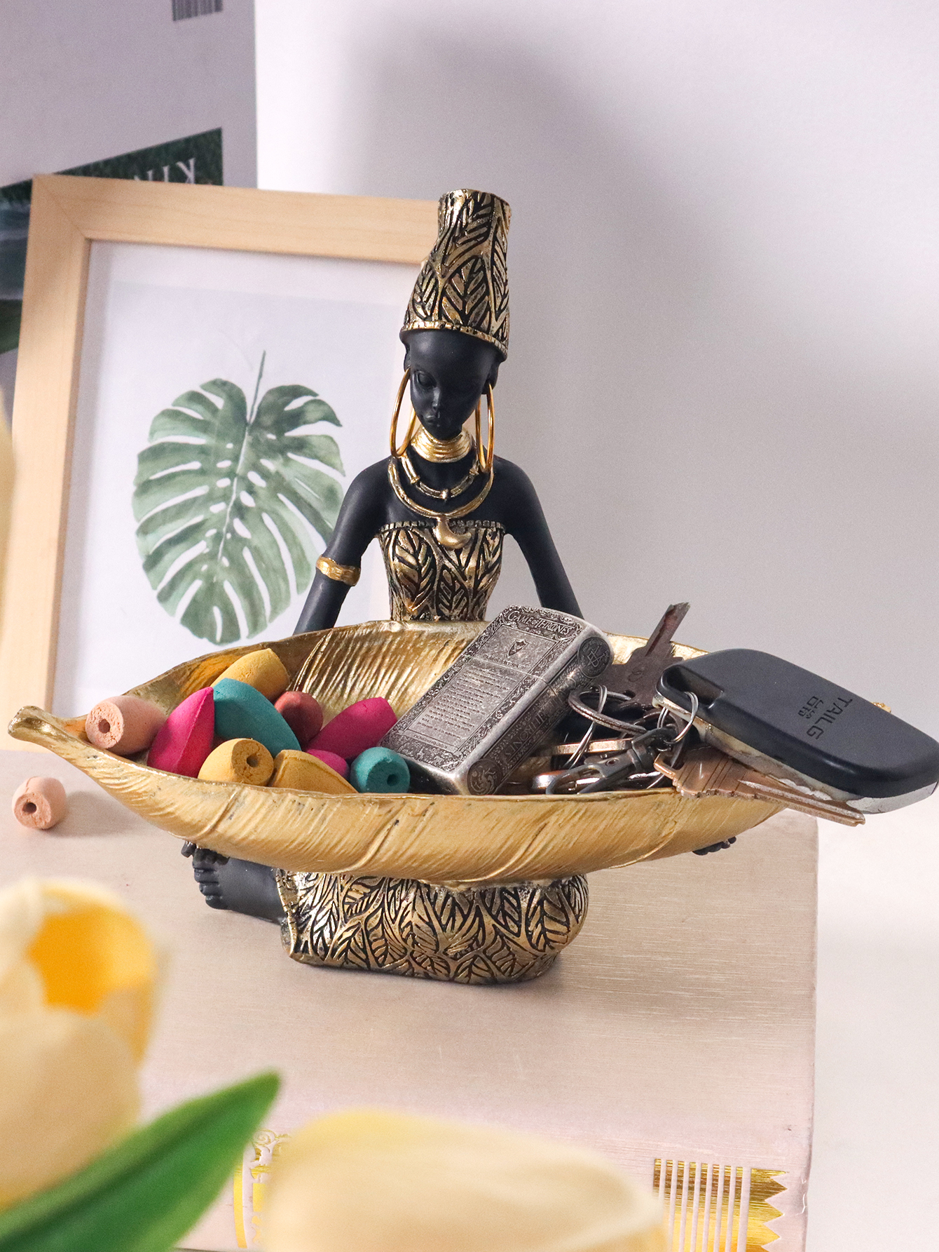 African Girl Holding a Plate S - Vintage Collectible Ornaments ulasan dan harga
